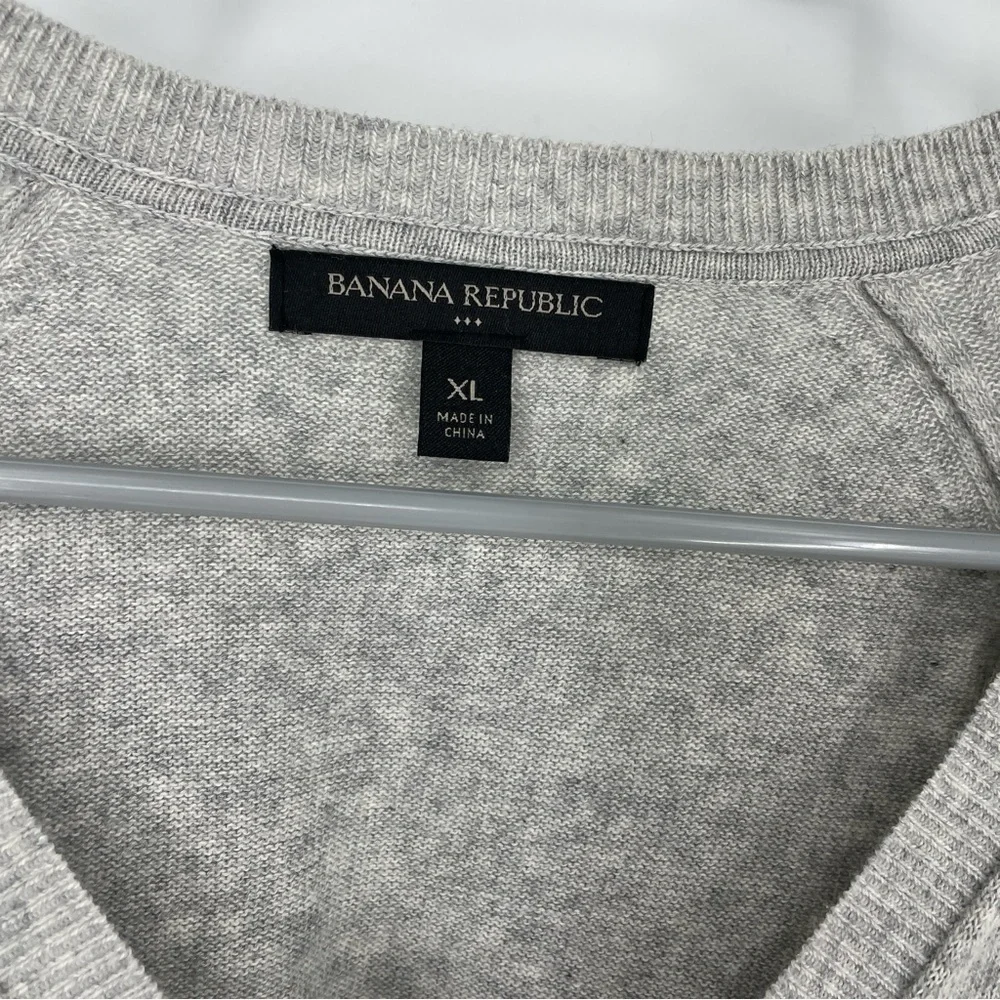 Banana Republic lightweight gray V-neck sweater